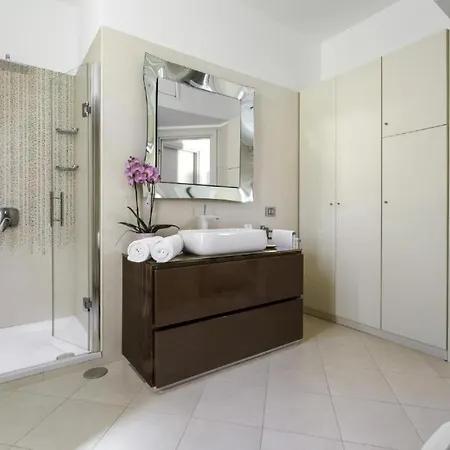 Apartment Rose House